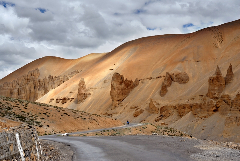 Epic scenery on the road to Ladakh, Kashmir