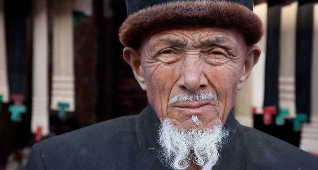 Elederly resident of Kashgar
