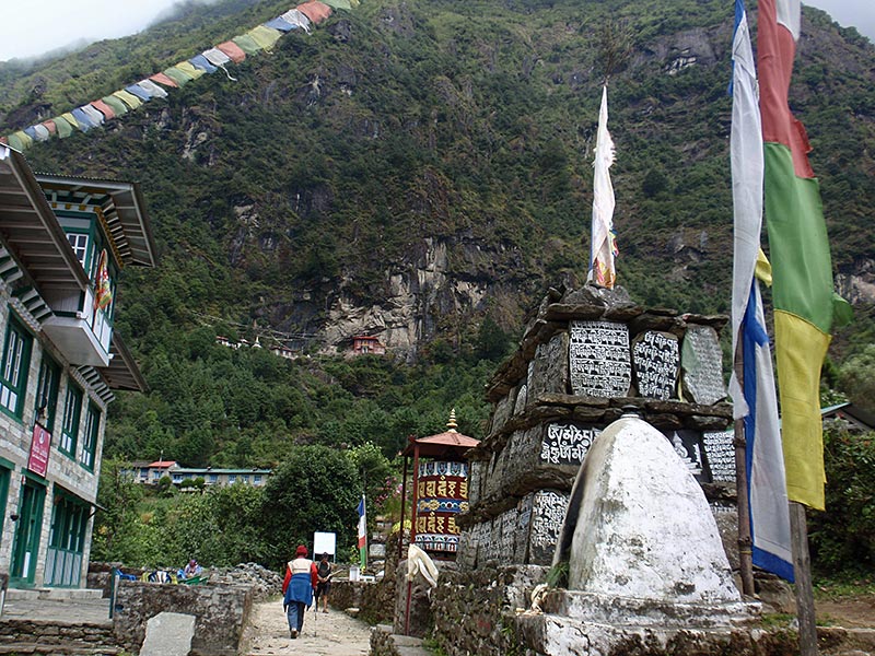 The Luka - Phakding - Monjo path.