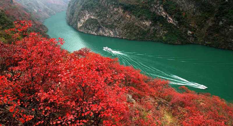 Cruising the Yangtze on the Sanctuary Yangzi Explorer
