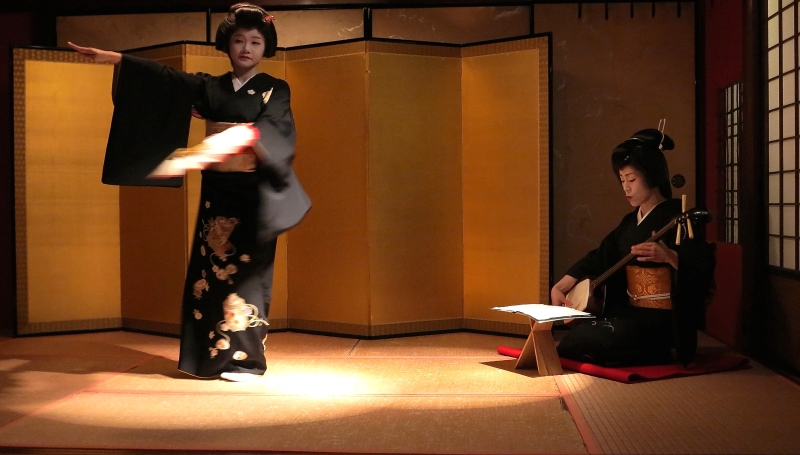 Movements of a geisha