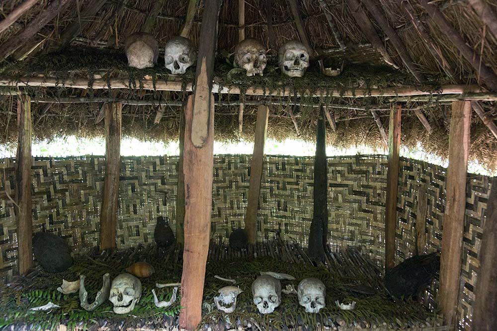 A spirit house in the Wahgi valley, decorated with skulls.
