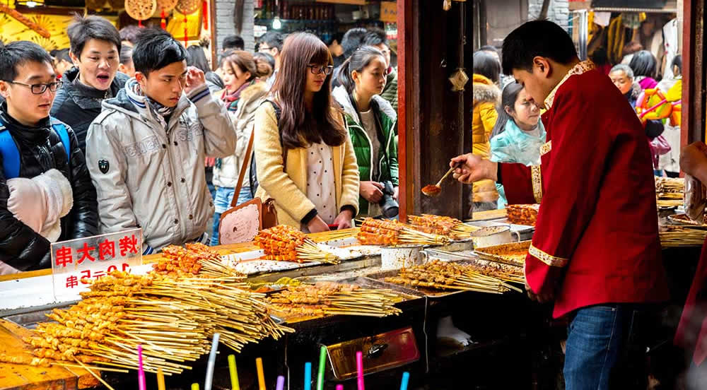  Hustle and bustle of a Chinese street market