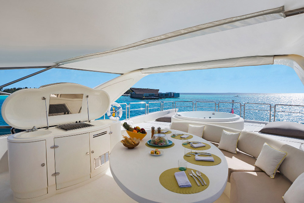 Private yacht cruise