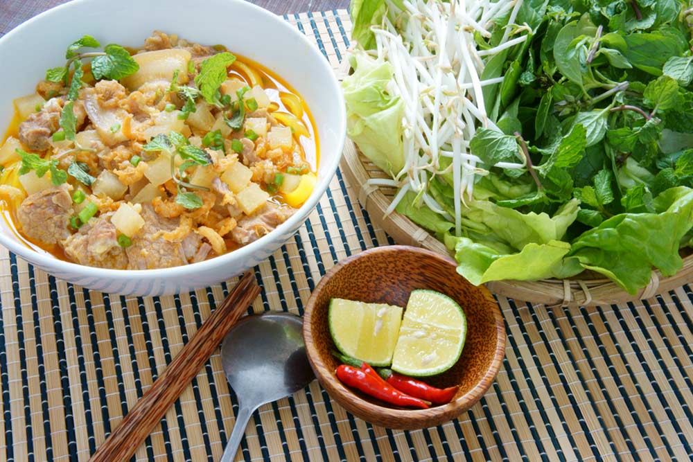 Mì Quảng noodle is famous Vietnamese food, very delicious eating