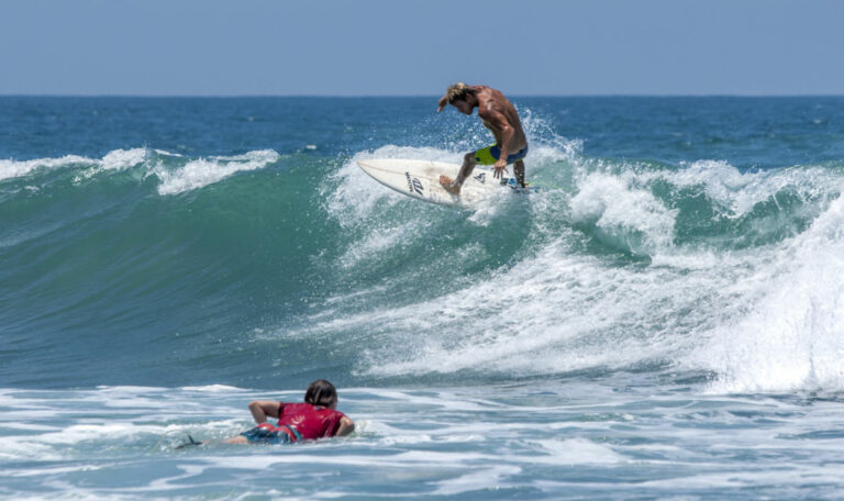 5 Sri Lanka Surfing and Kitesurfing Spots Worth a Try - Travelogues ...