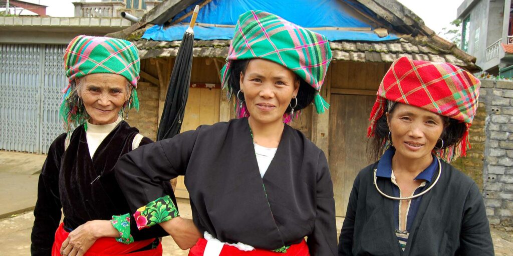 Into the Mist with Sapa's Authentic Hill Tribe Culture - Travelogues ...